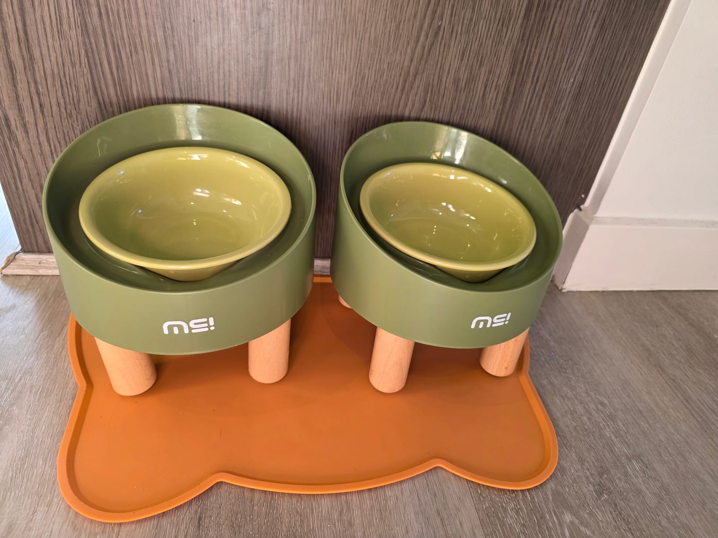 Customer photo review of Makesure Rolls Elevated Ceramic Pet Bowl with Wooden Stand