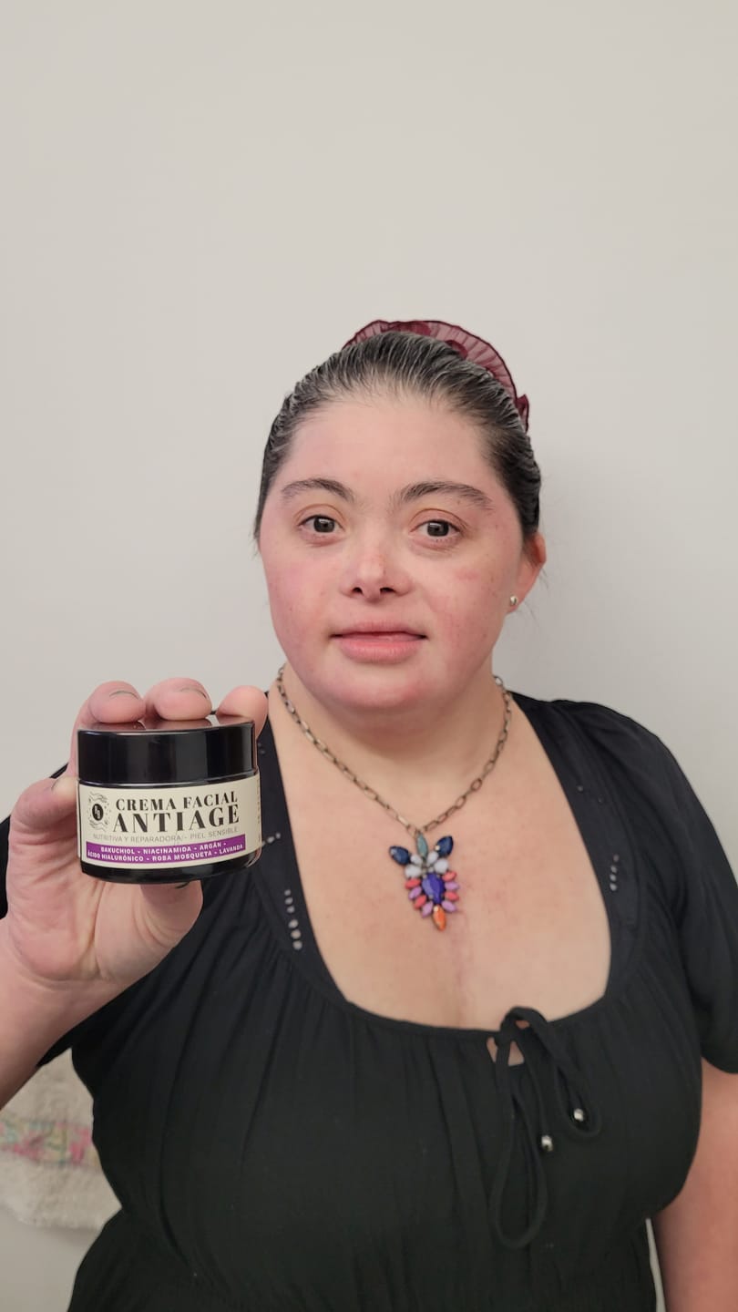 Customer photo review of ¡Nuevo! Crema Facial Antiage Piel Sensible