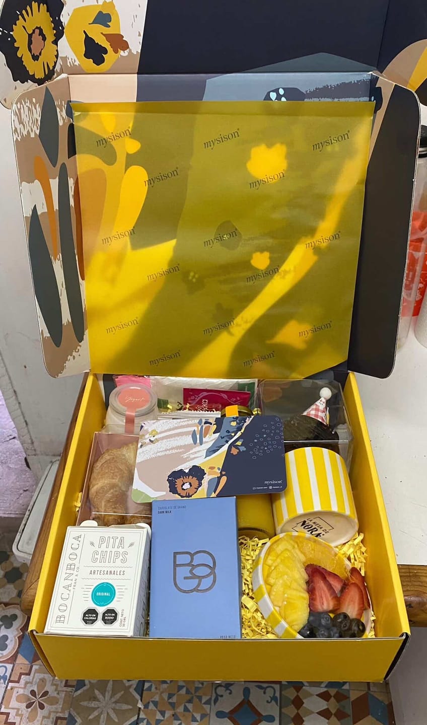 Customer photo review of Box Feliz Cumpleaños