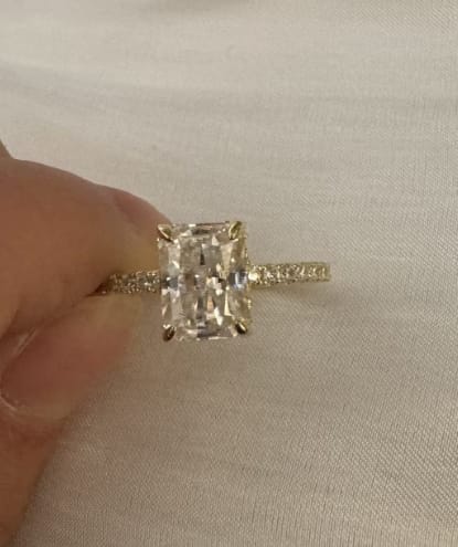 Customer photo review of Rodiffy Moissanite 2.0 Ct Radiant Cut Yellow Gold Engagement Ring