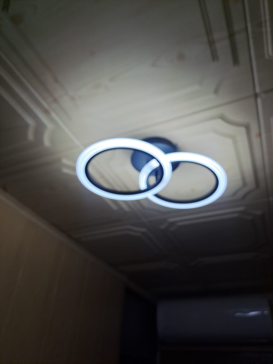 Customer photo review of Lustra LED Doua Cercuri Negre Echivalent 250W Telecomanda