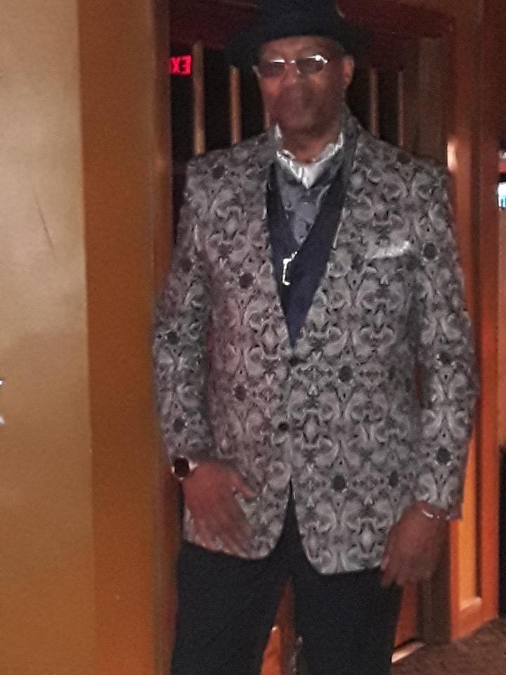 Customer photo review of Hisdern Paisley Ascot Cravat for Men Grey Formal Neckwear