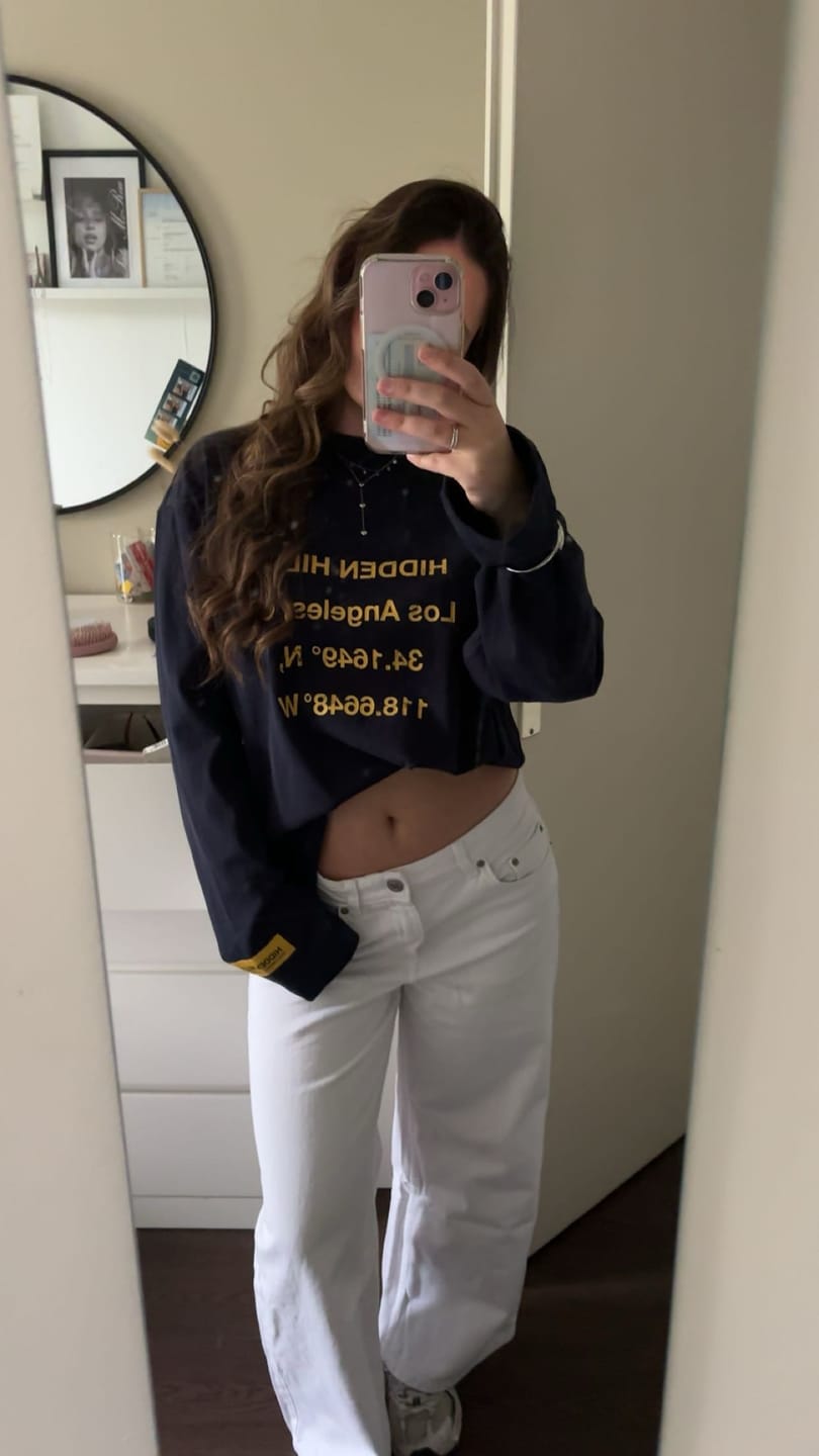 Customer photo review of VINTAGE LOGO LONGSLEEVE T-SHIRT AMBER/NAVY