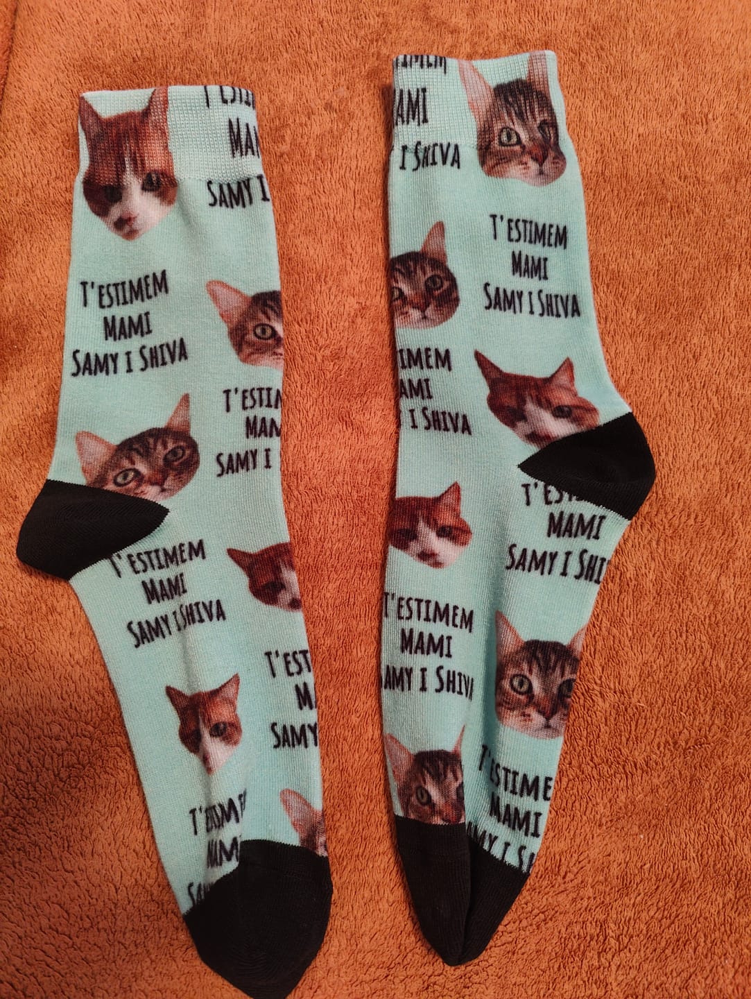 Customer photo review of Foto con texto - Calcetines personalizados