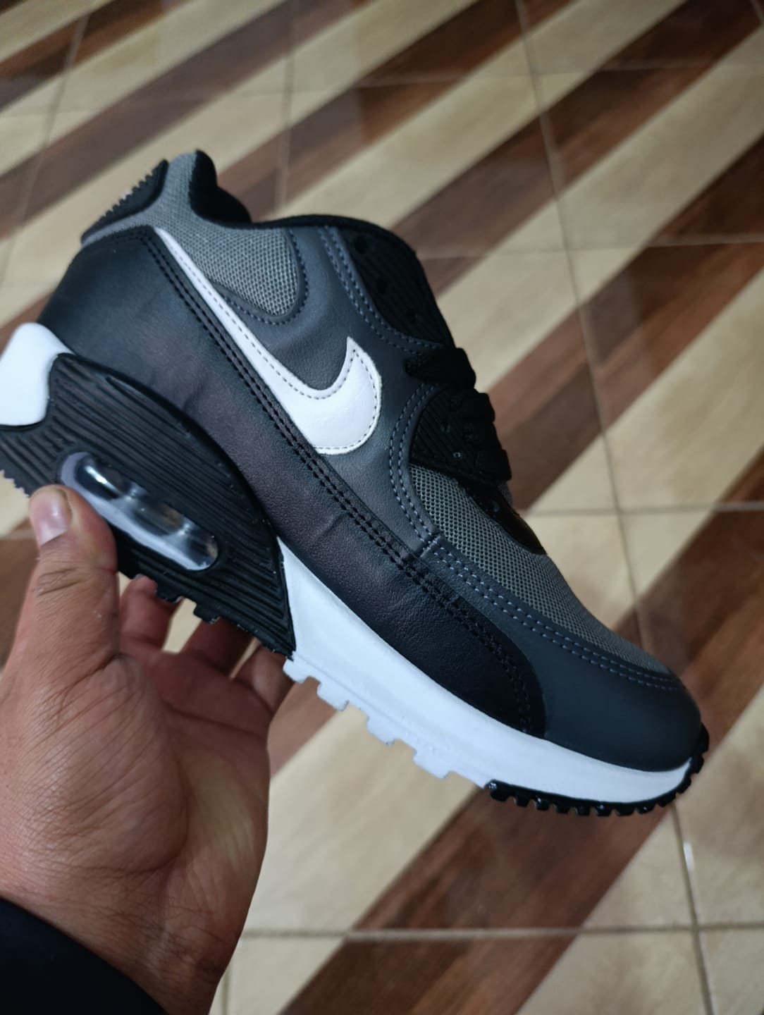 Customer photo review of Tenis Max 90 Oxford Negro Blanco