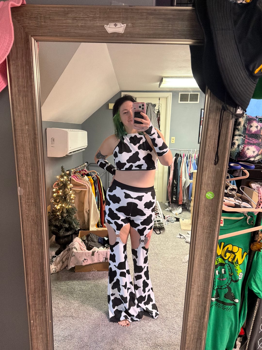 Customer photo review of Cow O-Ring Flare Pants