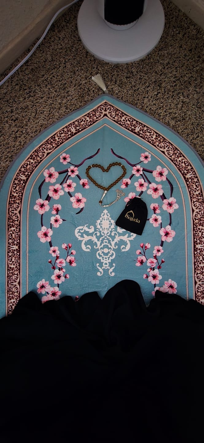 Customer photo review of Zehra Blossom Padded Prayer Mat