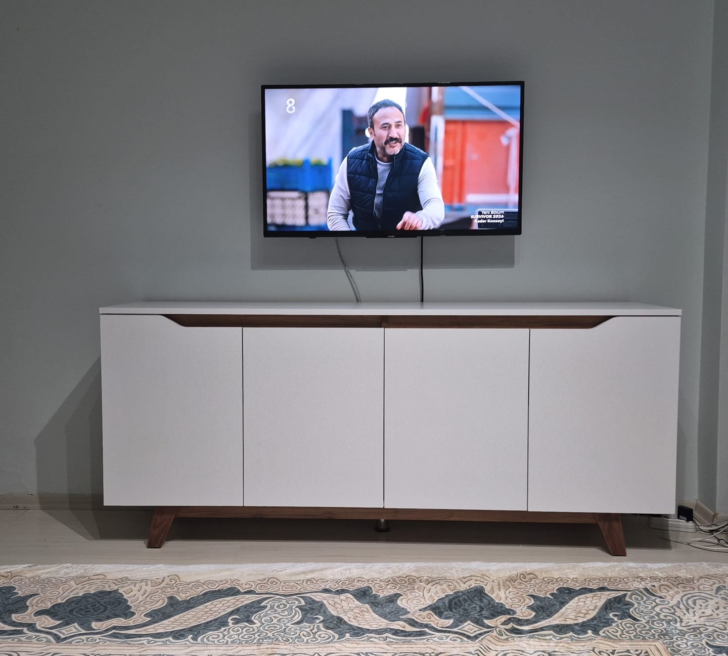 Customer photo review of Rani GD102 Modern Ayaklı Konsol Beyaz - Minyatür Ceviz