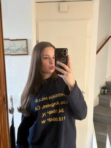 Customer photo review of VINTAGE LOGO LONGSLEEVE T-SHIRT AMBER/NAVY