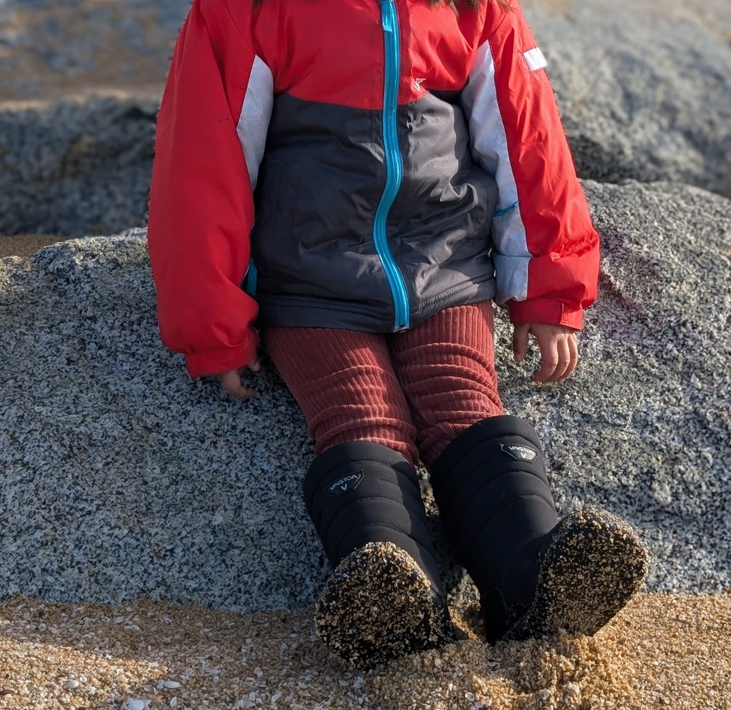 Customer photo review of Vaistoa Kinos Kids | Barefoot Winter Snow Boots