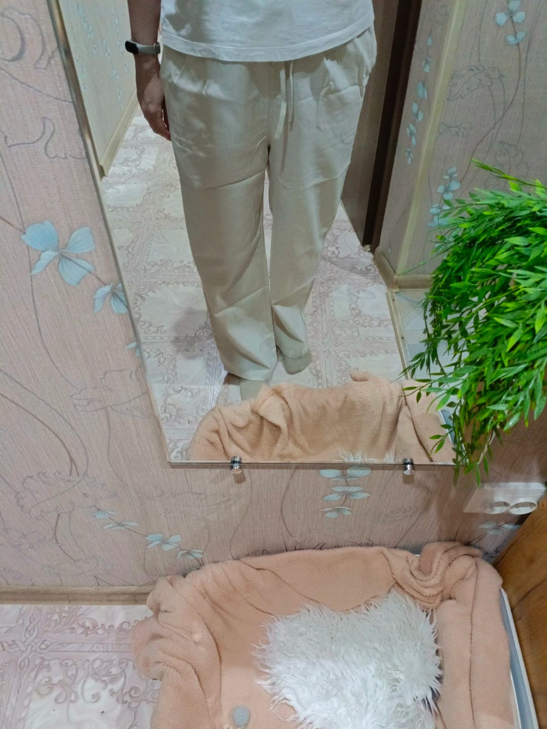 Customer photo review of Kendall Wide Leg Linen Pants