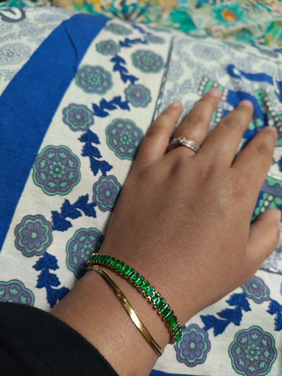 Customer photo review of Emerald Link Green Stone Bracelet