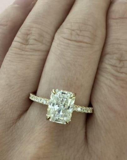 Customer photo review of Rodiffy Moissanite 2.0 Ct Radiant Cut Yellow Gold Engagement Ring