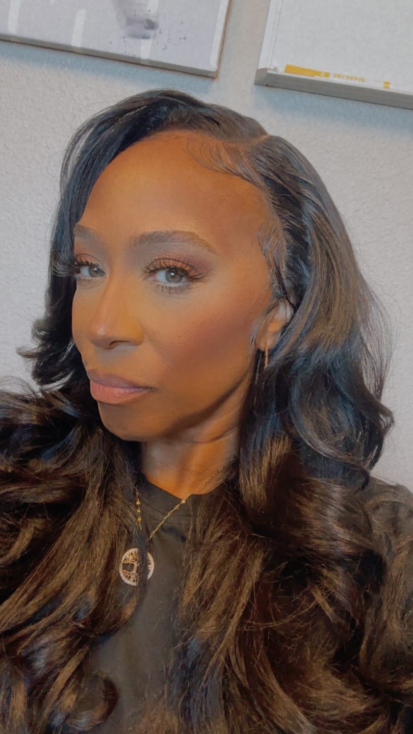 Customer photo review of Shake N Go Snatched Glueless HD 5" Deep Parting Lace Wig - SCARLET