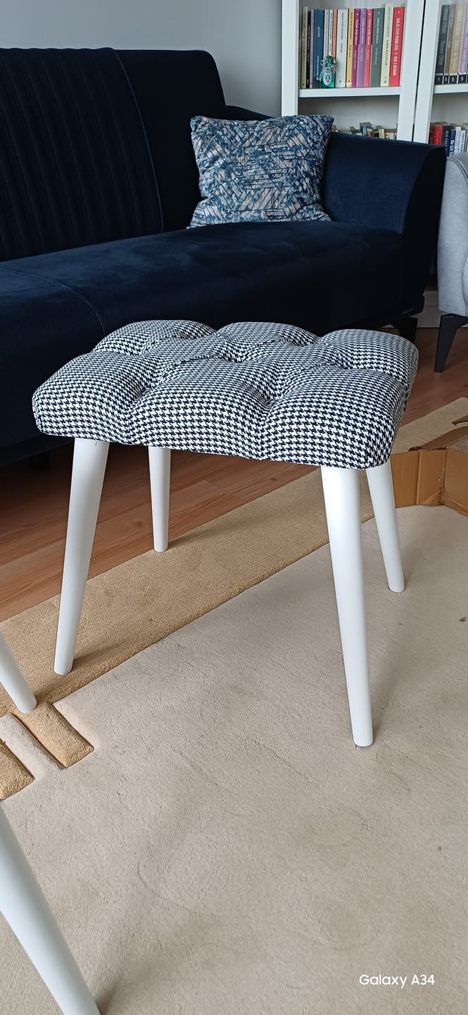 Customer photo review of Rani BM101 Puf Ahşap Ayaklı Tabure Siyah - Beyaz Kazayağı Desenli