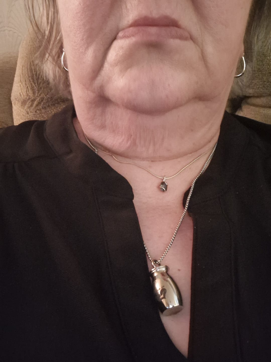 Customer photo review of Cremation Urn Necklace Pot Pendant Always in My Heart for Ashes-A015