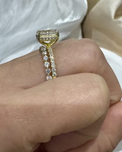 Customer photo review of Rodiffy Moissanite 2.0 Ct Radiant Cut Yellow Gold Engagement Ring