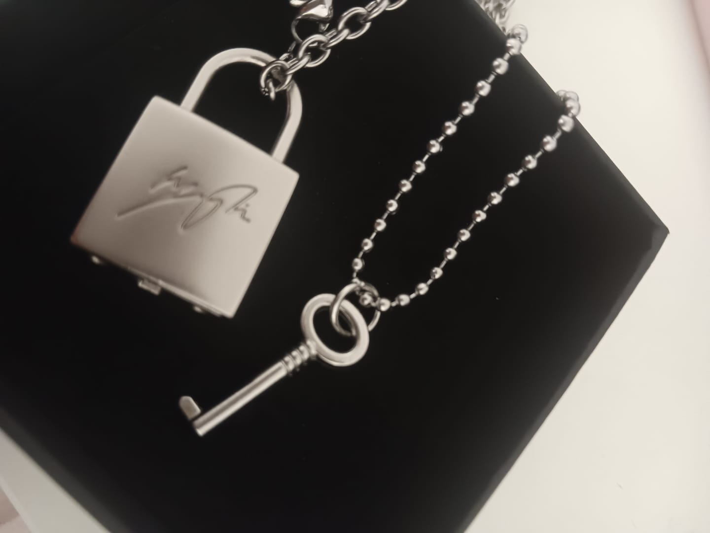 Customer photo review of SKZ Dominate: celebrATE Hyunjin Necklace