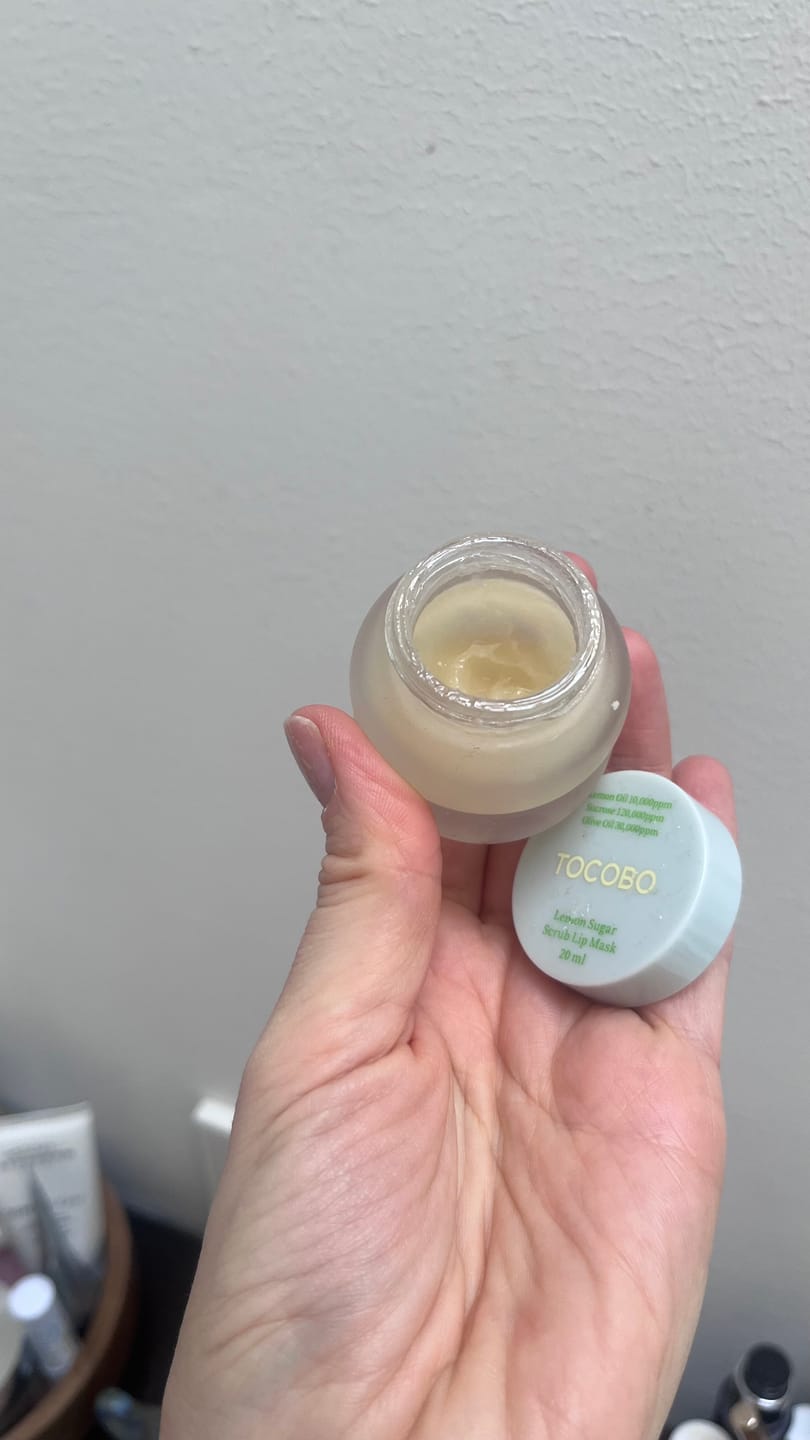 Customer photo review of Cukura skrubis-maska lūpām Tocobo Lemon Sugar Scrub Lip Mask