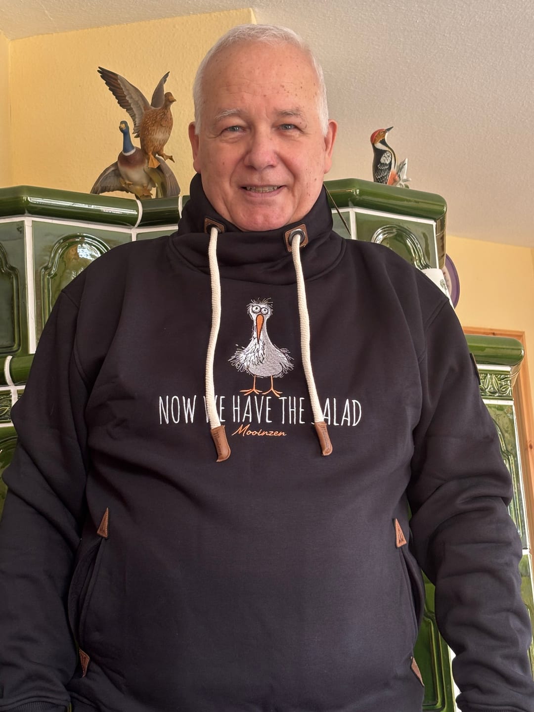 Customer photo review of Now we have the Salad · Unisex Bio Schalkragen Sweatshirt (ohne Kapuze)