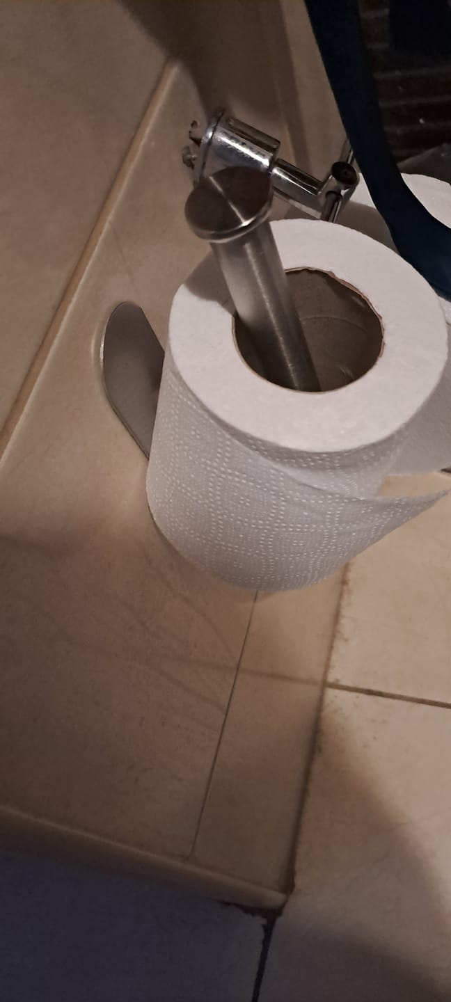 Customer photo review of Porta Confort Baño Acero Inoxidable Estante Papel Higienico
