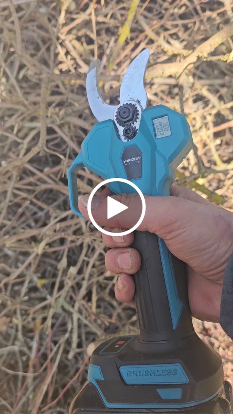 Customer video review of YOFIDRA 32mm Brushless Digital Pruning Shears (2-Speed) - Compatible with Makita 18V Battery