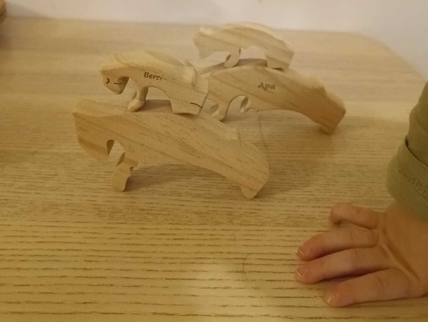 Customer photo review of Szívből Faragva ™ - Fa Maci Család Név Gravírozással