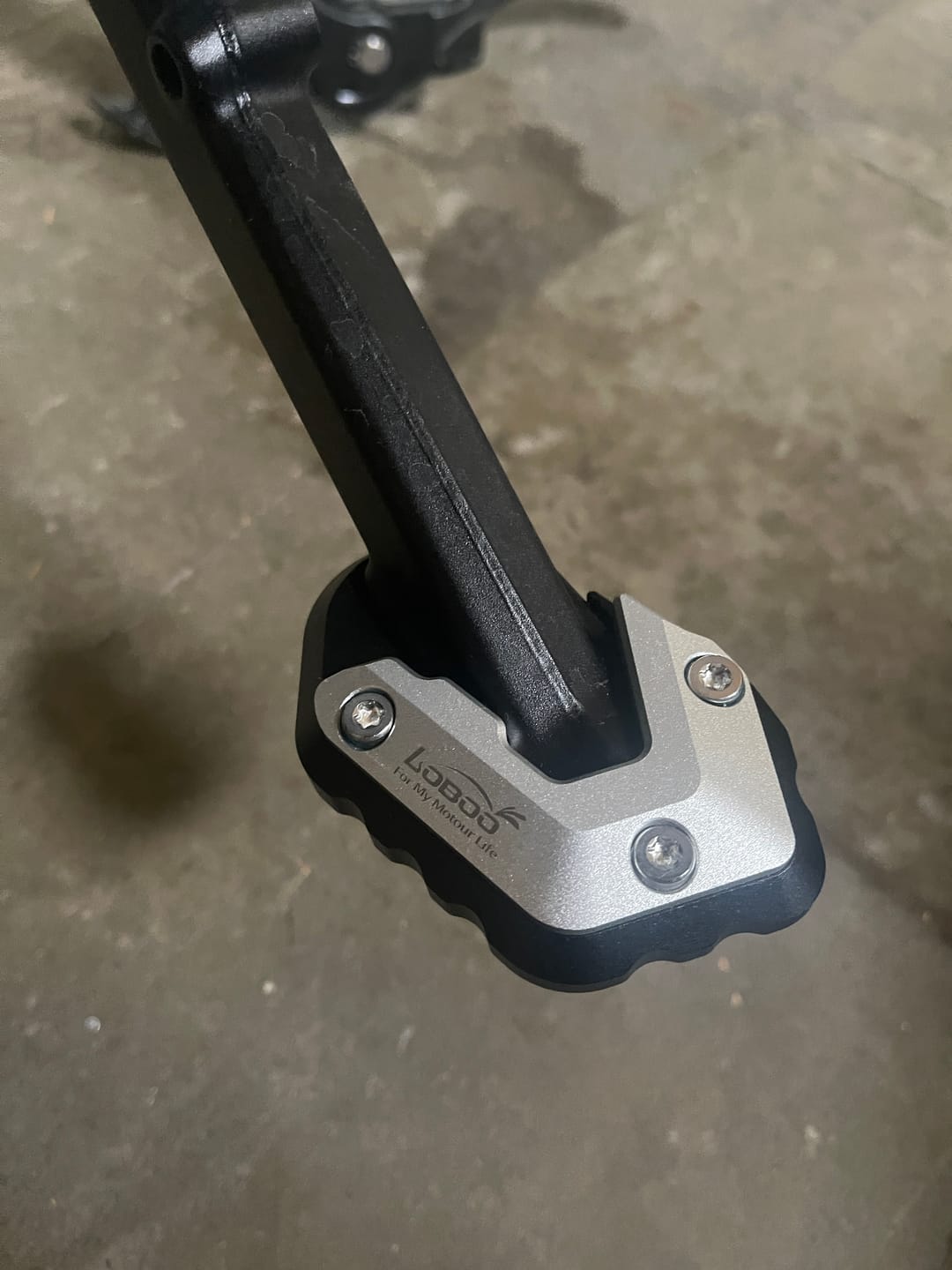 Customer photo review of LOBOO Side Stand Support Extension for BMW R1300GS (2023-) | Adventure(2024-) - CNC Aluminum Kickstand Foot Enlarger - No-Drill Installation