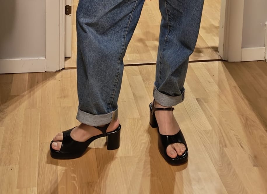 Customer photo review of Joni Sandal, Black Leather