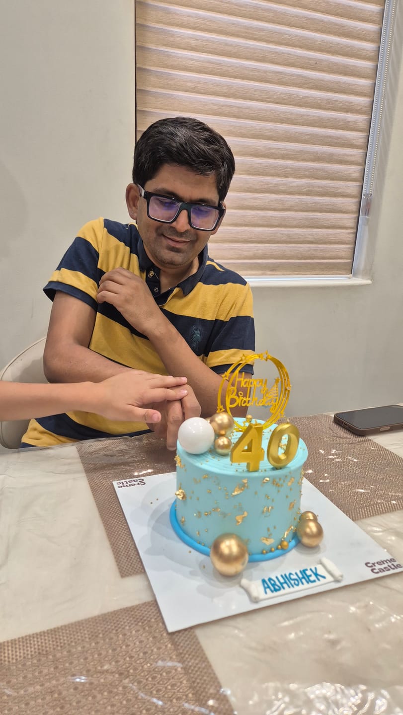 Customer photo review of Golden Blue Cake