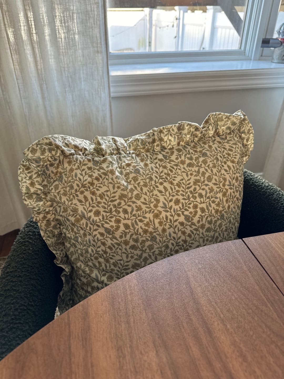 Customer photo review of Meadow Ruffle - 18" | 22" | 26" | 12x20"