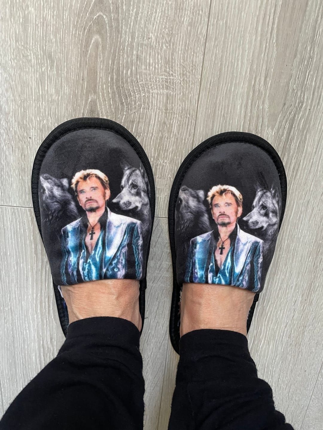 Customer photo review of Chaussons Johnny Hallyday - 24 modèles
