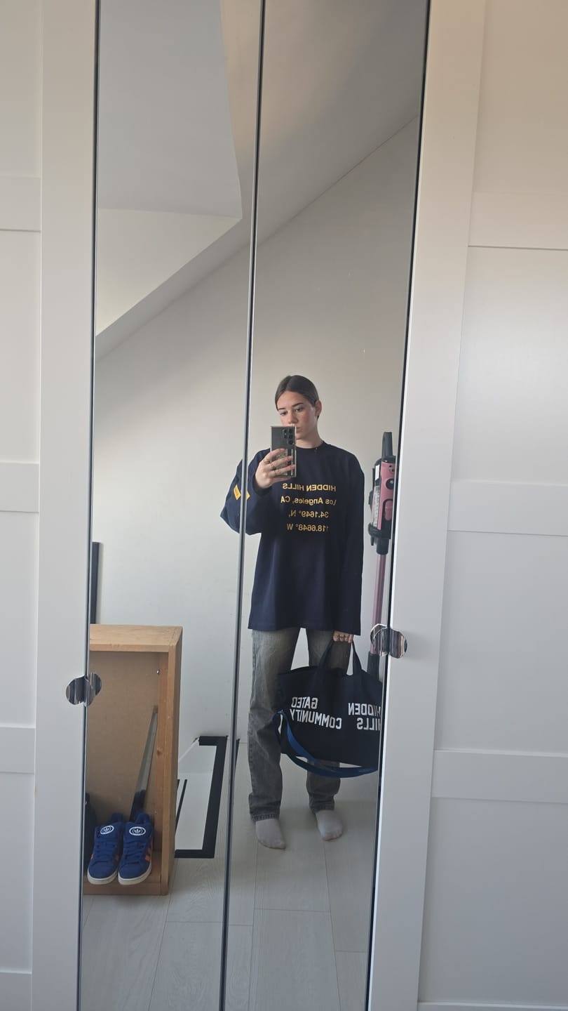 Customer photo review of VINTAGE LOGO LONGSLEEVE T-SHIRT AMBER/NAVY