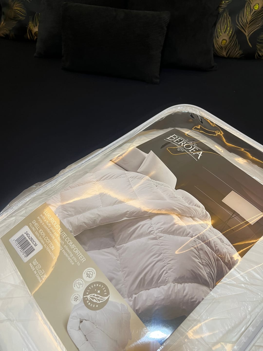 Customer photo review of Elite luxury 100% cotton 350 GSM down alternative duvet