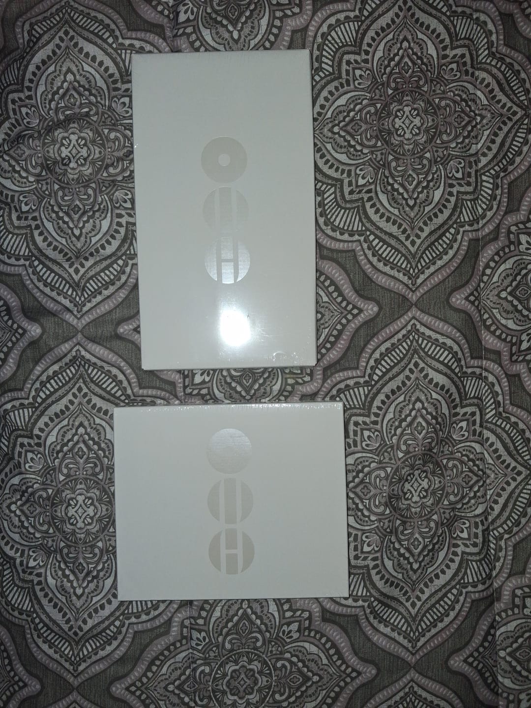 Customer photo review of BTS - ARIRANG 5TH ALBUM STANDARD SET (ROOTED IN KOREA VER + ROOTED IN MUSIC VER)