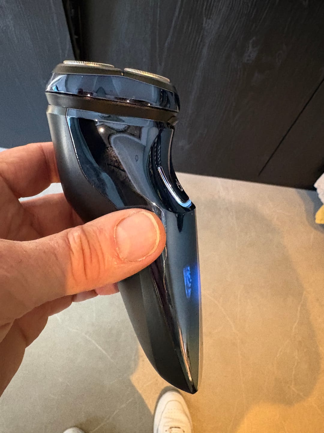 Customer photo review of Ultraprecies scheerapparaat voor mannen met pop-up trimmer / Voor nat en droog gebruik / Waterdicht elektrisch scheerapparaat met LED-display / 60 min. accuduur