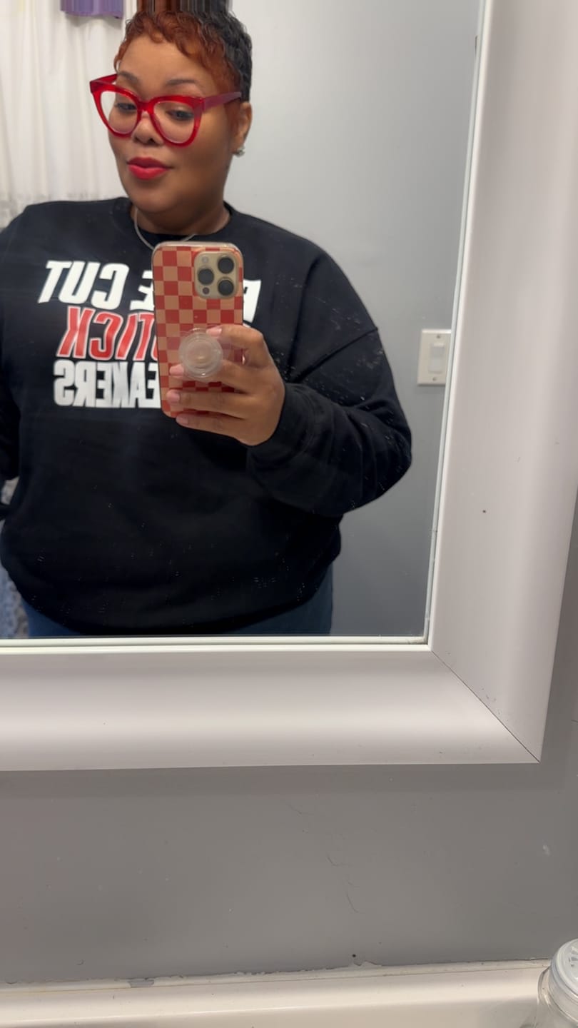 Customer photo review of Pixie Cut, Lipsitck, & Sneakers (blk)
