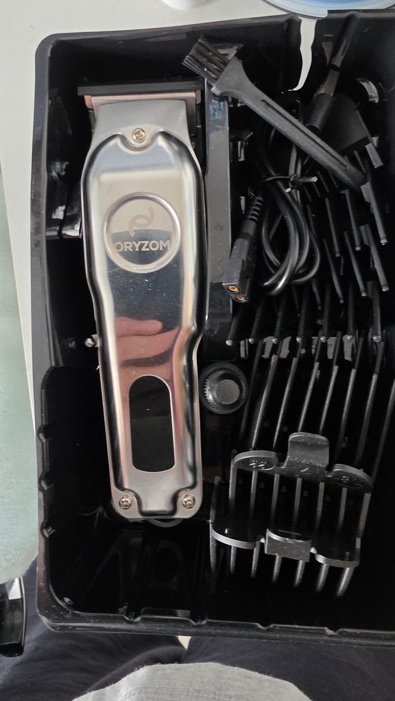 Customer photo review of Oryzom ProTrim 2.0 – Präzise Edelstahlklingen und kraftvoller Motor für gleichmäßige Schnitte bei Haar & Bart
