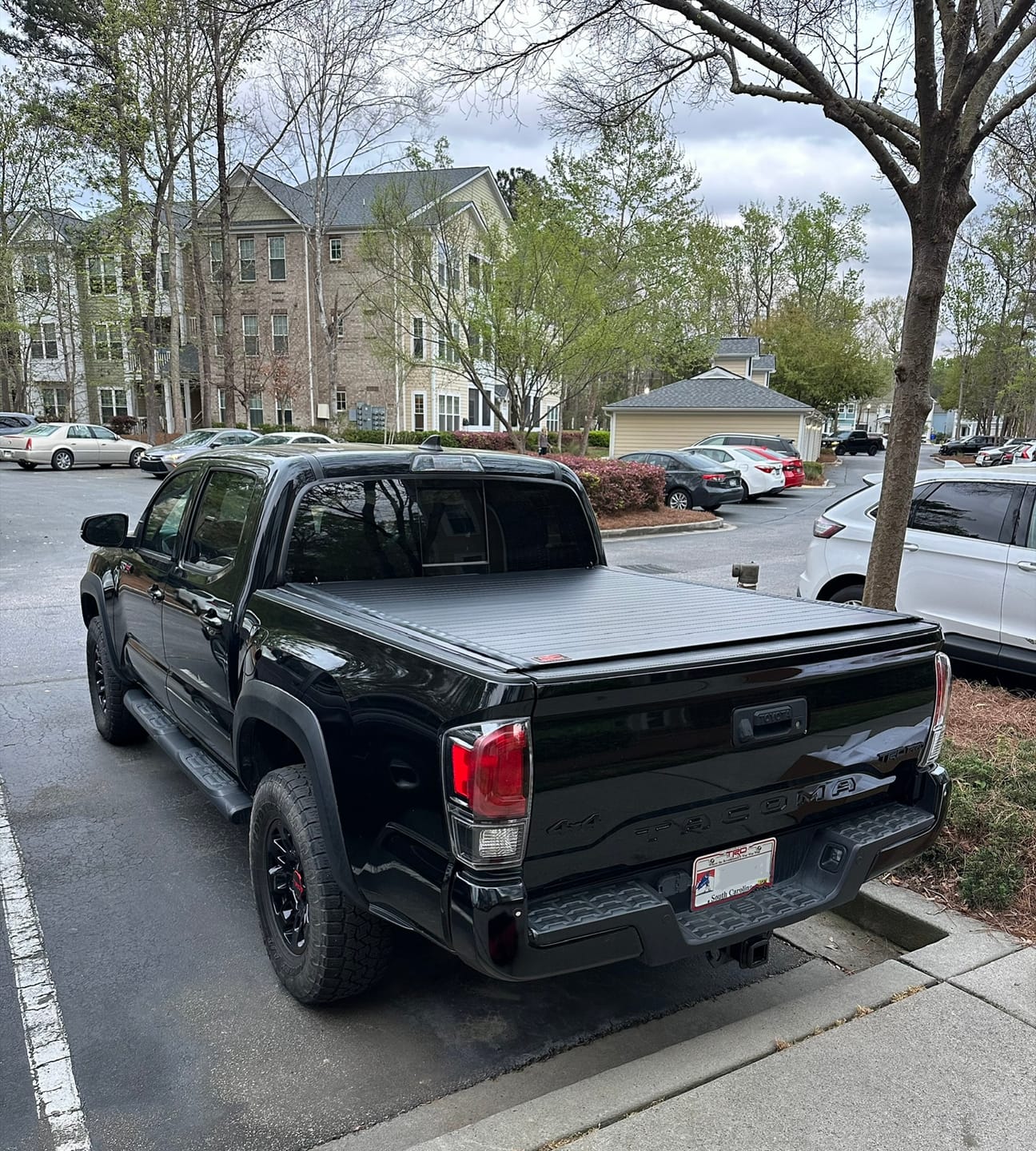 Customer photo review of Rough Country 50420500 Hard Roll Up Bed Cover | 5' Bed | Toyota Tacoma 2WD/4WD (2016-2023)