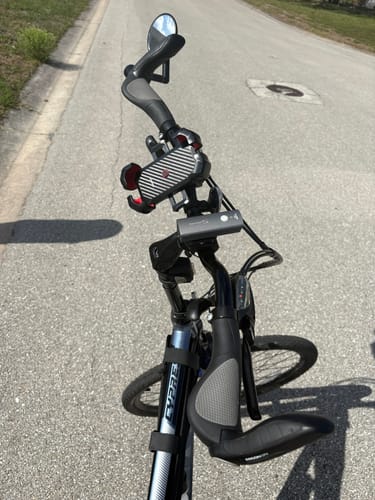 Customer photo review of Auto Lock Phone Holder