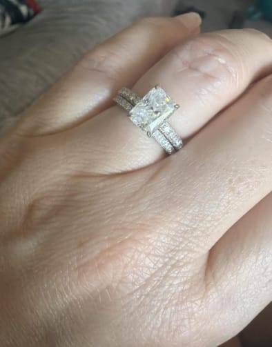 Customer photo review of S925 Moissanite 3.5 Ct Radiant Cut White Gold/Yellow Gold/Rose Gold Wedding Ring For Women