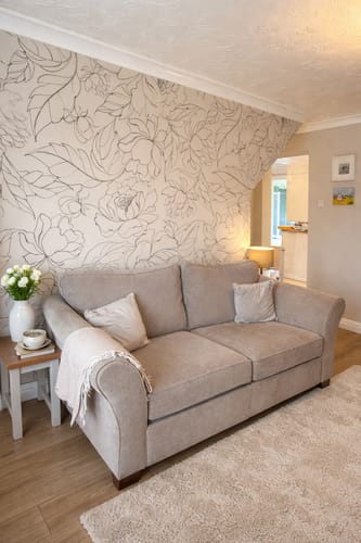 Customer photo review of Florian - White And Gold Botanical Flower and Leaves Wallpaper