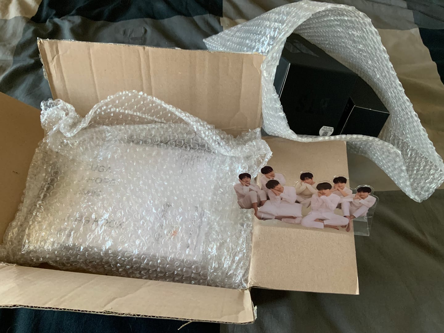 Customer photo review of BTS - ARIRANG 5TH ALBUM STANDARD SET (ROOTED IN KOREA VER + ROOTED IN MUSIC VER)