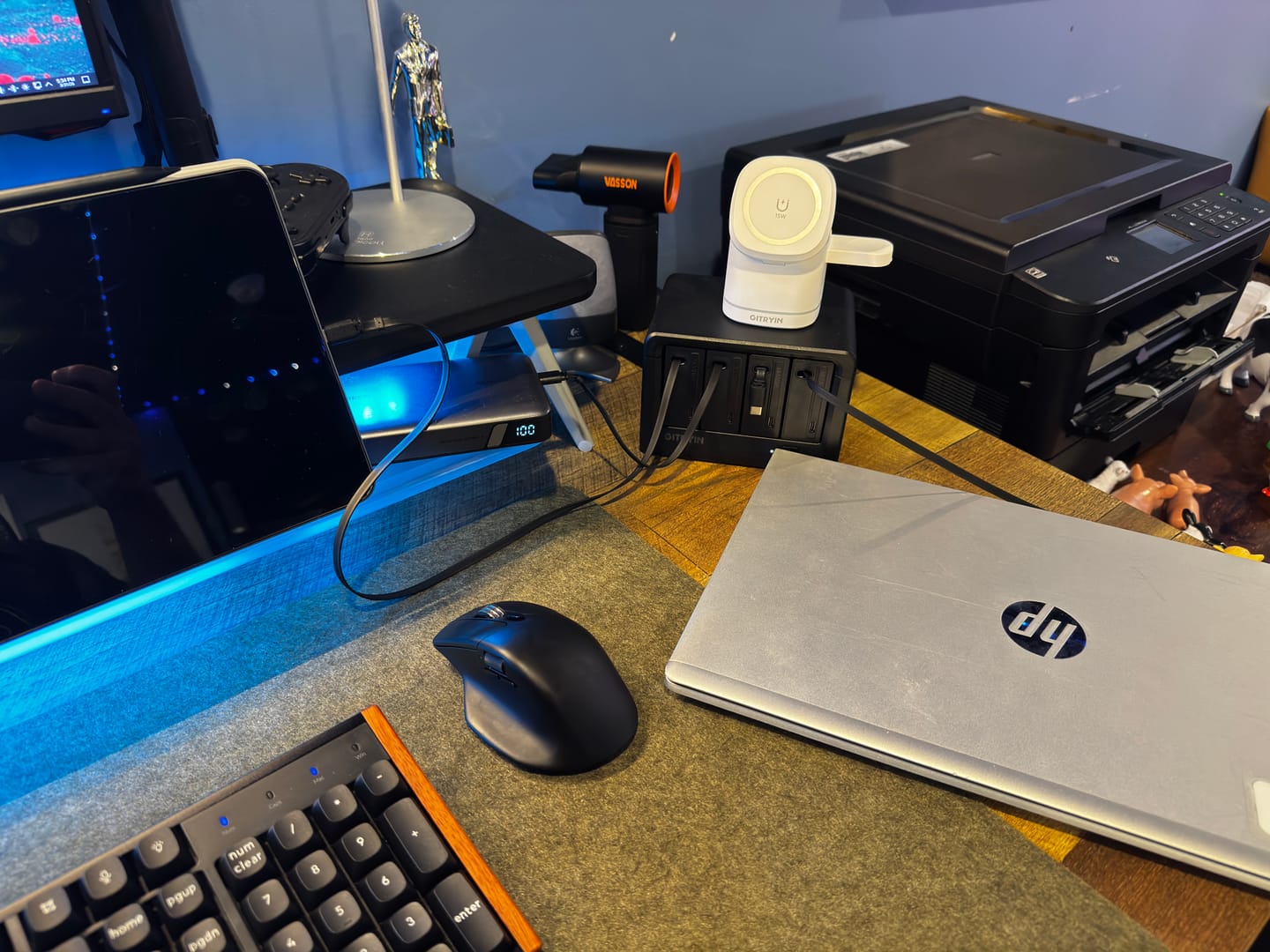 Customer photo review of Gitryin Desktop Charging Station 12-in-1 (65W Combo)