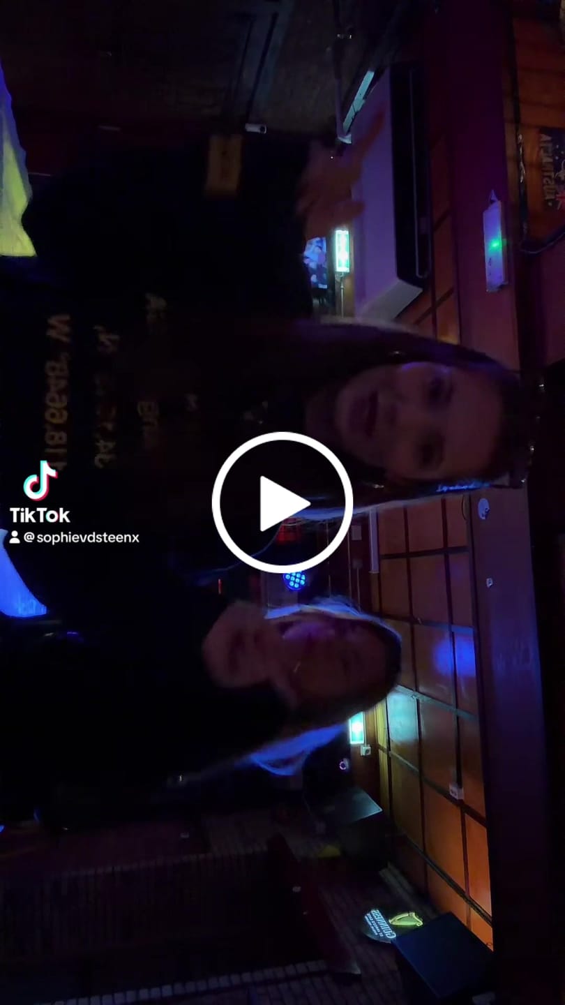 Customer video review of VINTAGE LOGO LONGSLEEVE T-SHIRT AMBER/NAVY