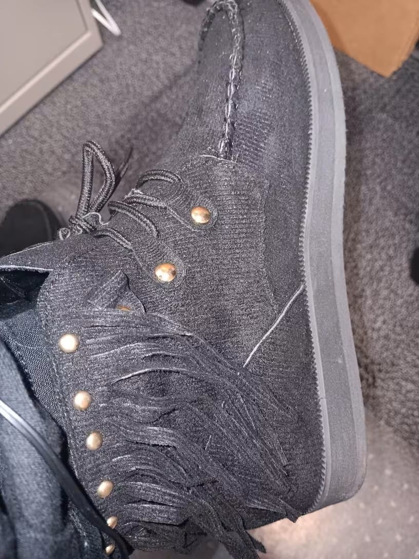 Customer photo review of Last Day 50% OFF-Women's Chelsea Ankle Boots