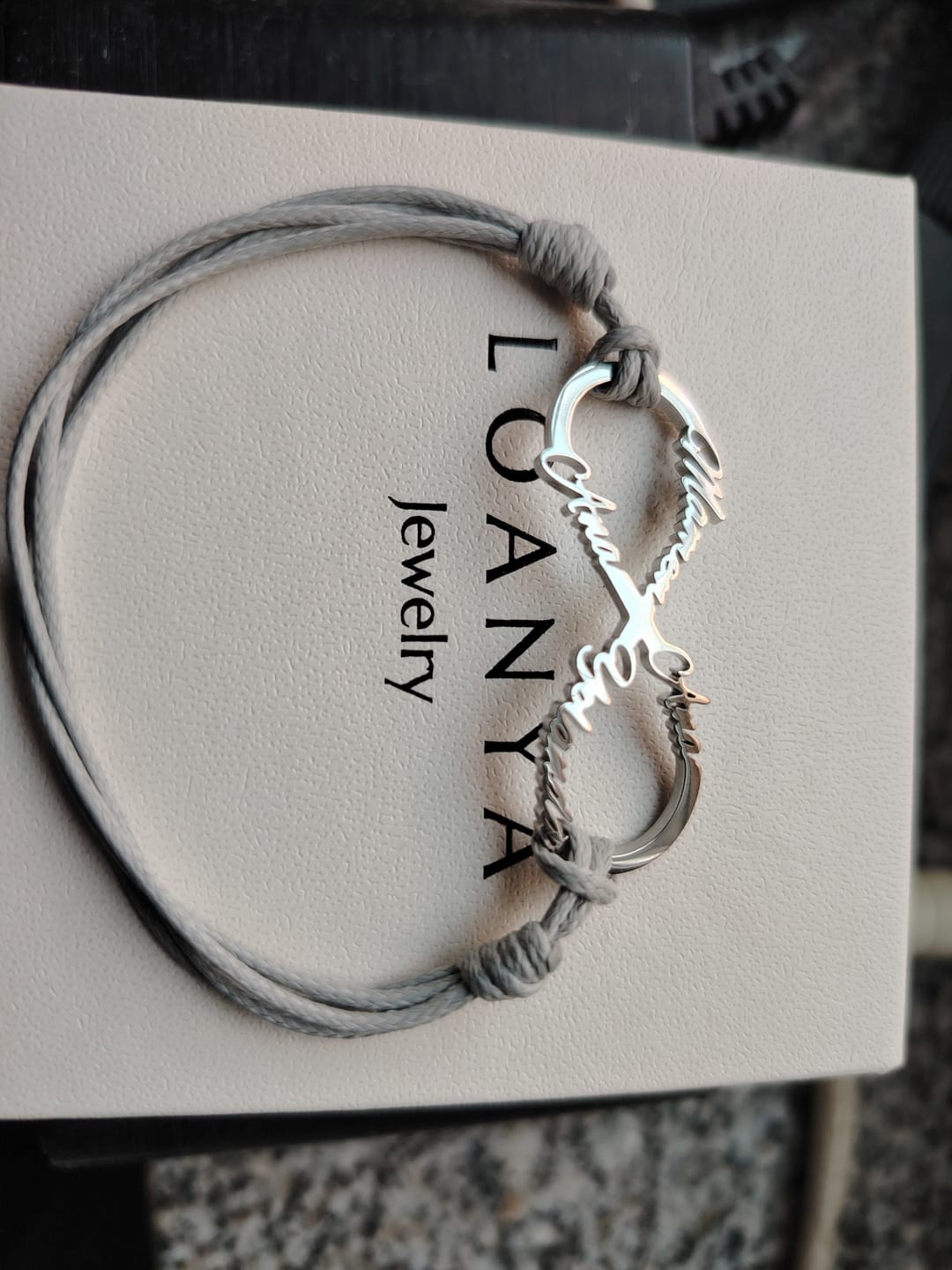 Customer photo review of Pulsera con el signo del infinito