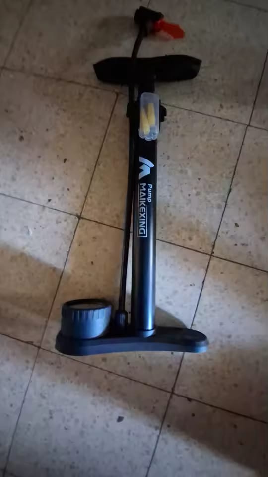 Customer photo review of 11 bar Tragbare Pumpe mit Manometer & 3-in-1-Ventilaufsatz