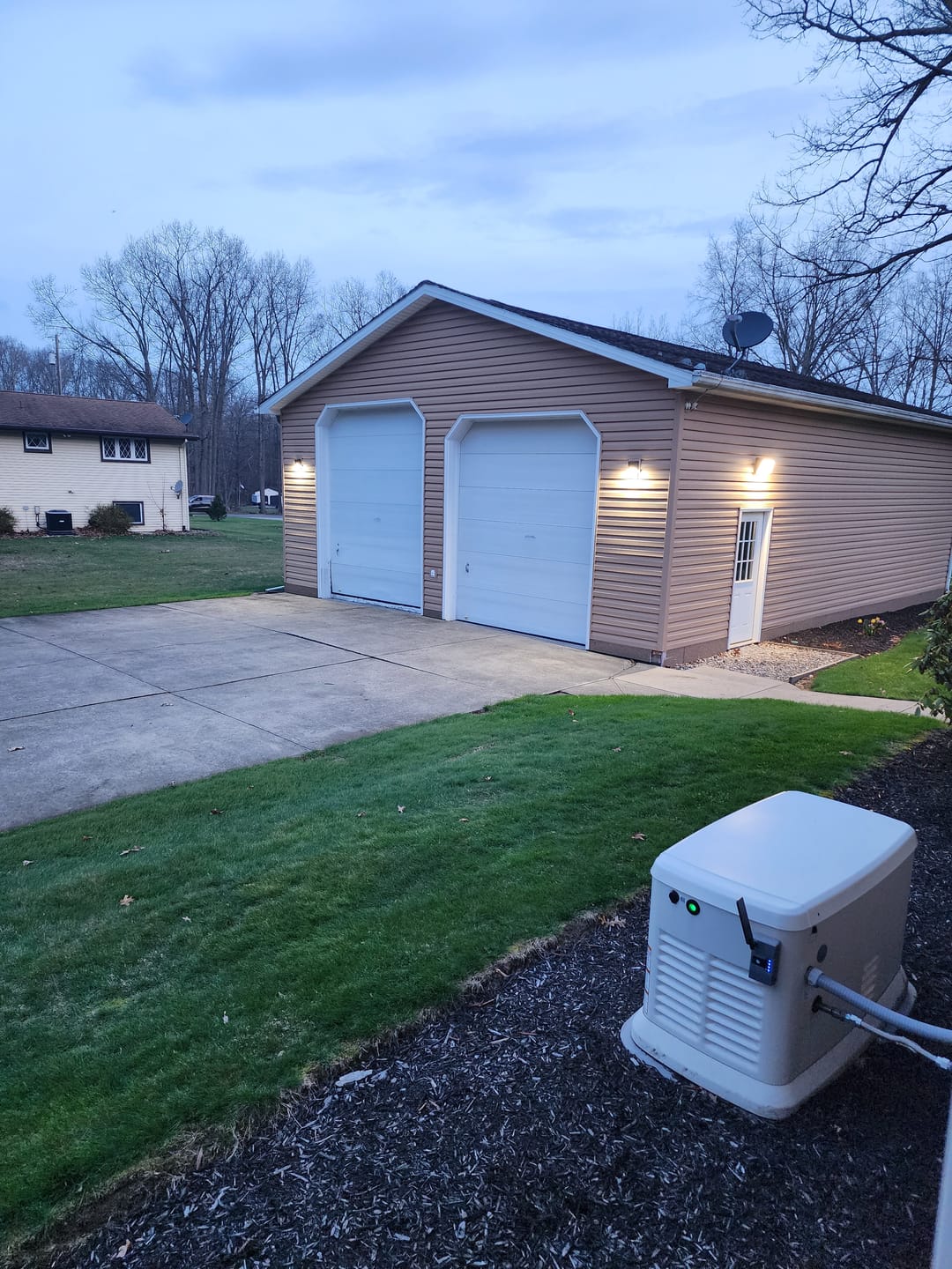 Customer photo review of 30W Wall Pack Light - Small - With DC Photocell - Tunable CCTs - MWP5 - (UL + DLC 5.1 Premium)