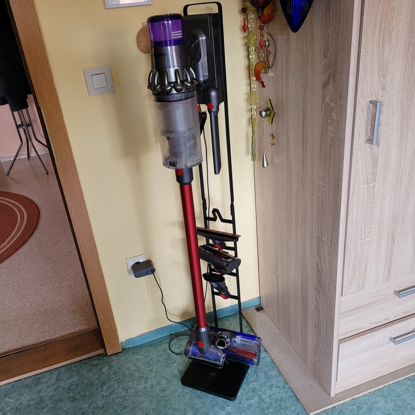 Customer photo review of Dripl Premium Boden-Standhalterung für Dyson V-Serie (V6–V15)